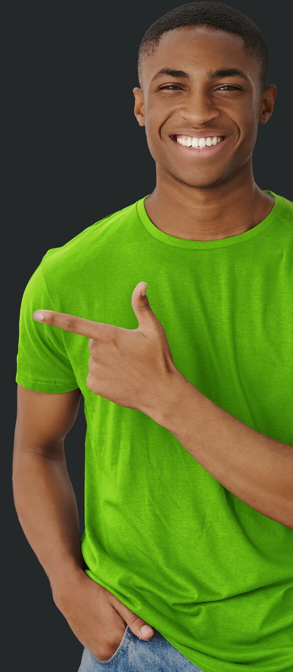 M3 - Werte Mann im grünen Shirt zeigt die Richtung