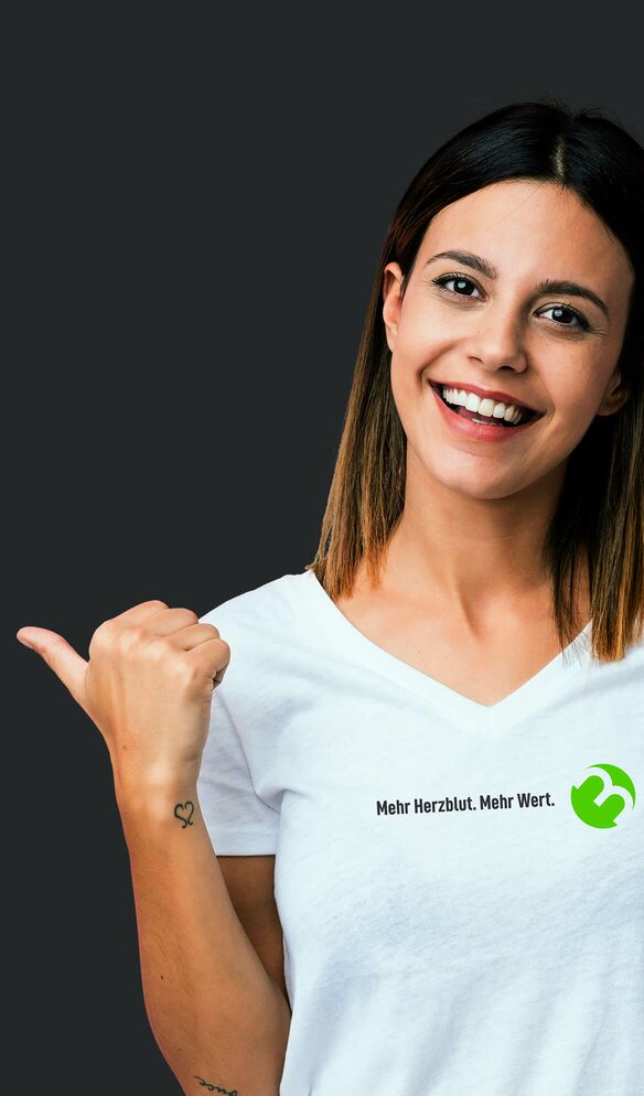 M3 - Ausbildung Frau zeigt die Richtung